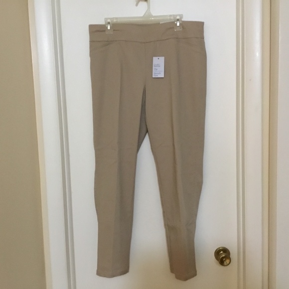 NWT Khaki Pants Sz 14 Short - Picture 1 of 7